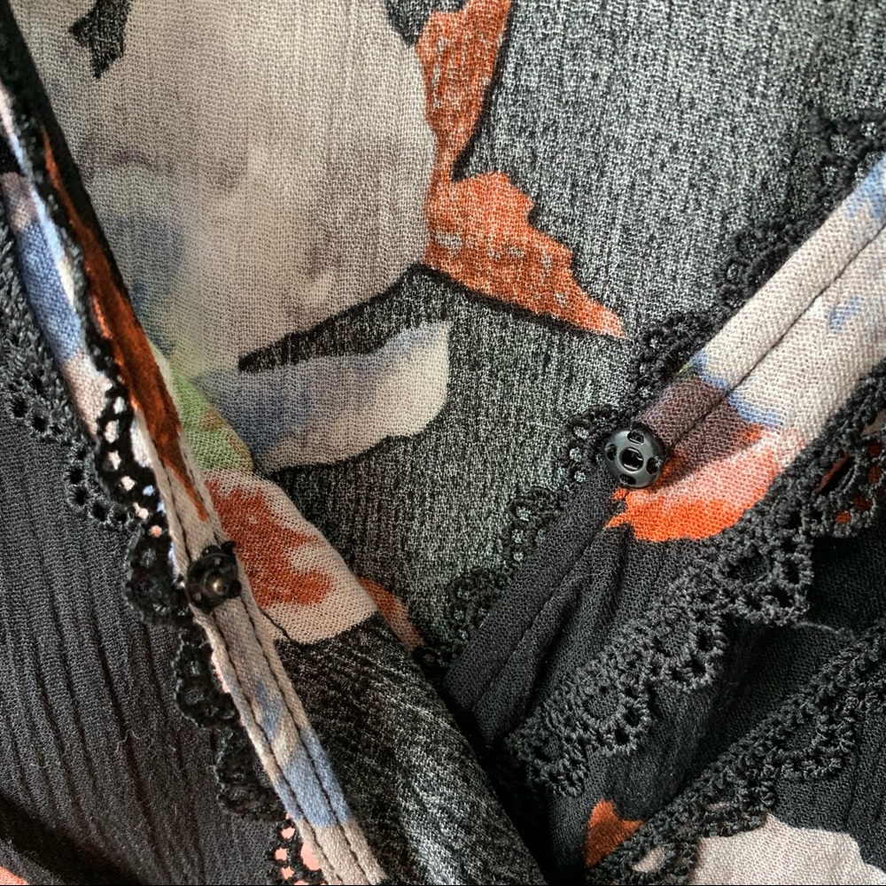 Boutique Floral Blouse - Picture 6 of 8